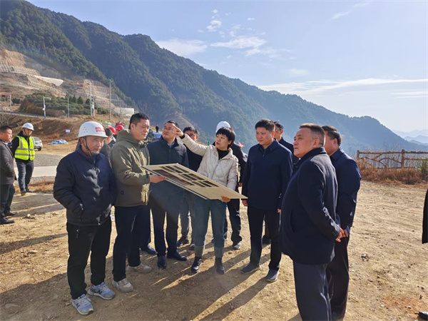 12月6日，洪董，余总陪同詹凯县长一行调研湖田山景区项目.jpg